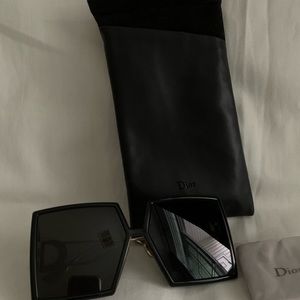 Black Christian Dior 30Montaigne sunglasses